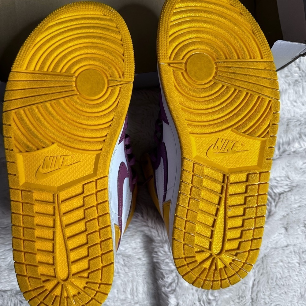Nike AJ1 Retro High Tops OG Brotherhood Tennis Shoes, EUC, Men’s Size 9 - Picture 10 of 10